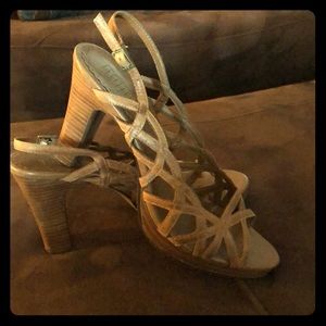 Nomi tan heels, open toe, wooden/leather heels.